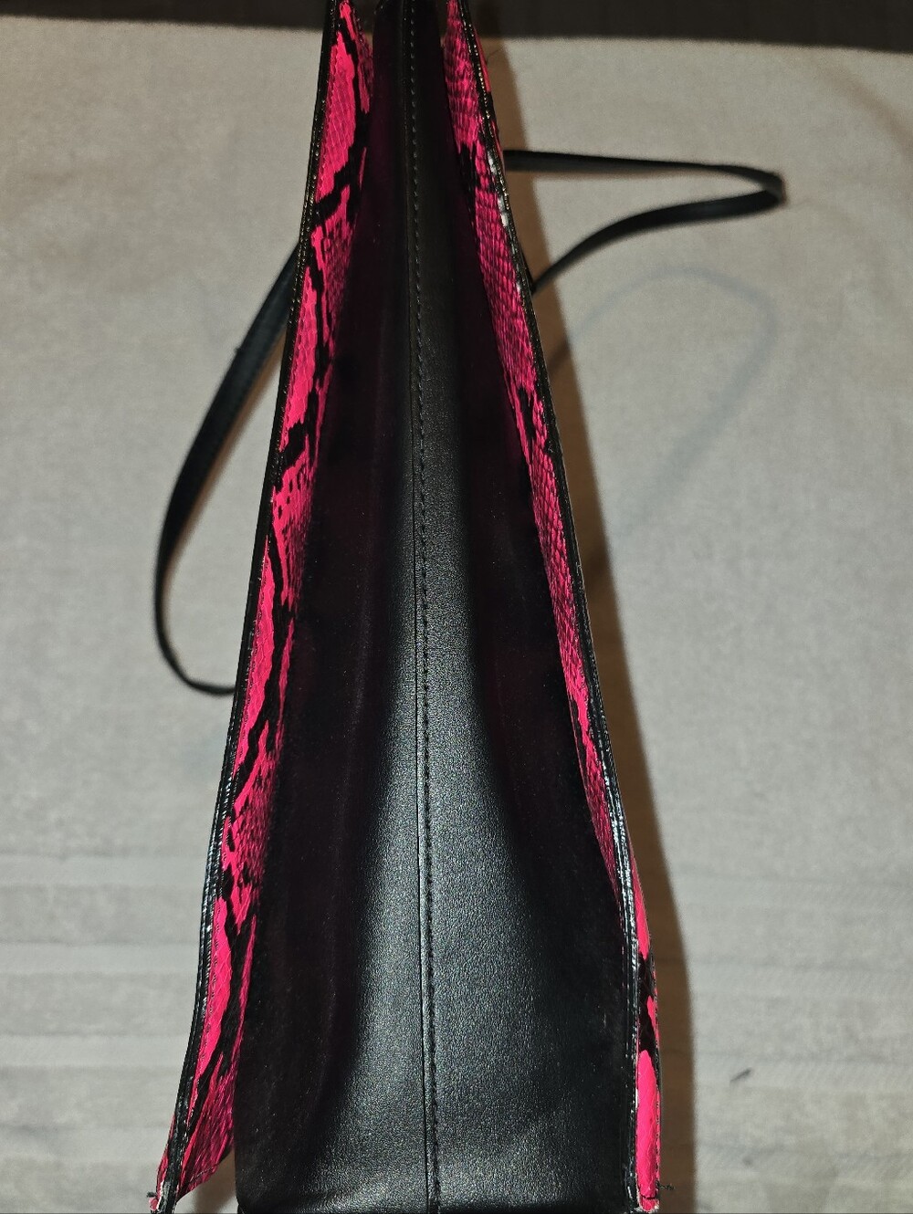 Betsey Johnson Hot Pink Black Snakeskin Large Tote Bag Purse Handbag - Good Cond - Picture 10 of 16